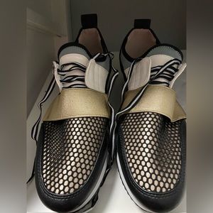 Steve Madden stylish yet casual walking shoes